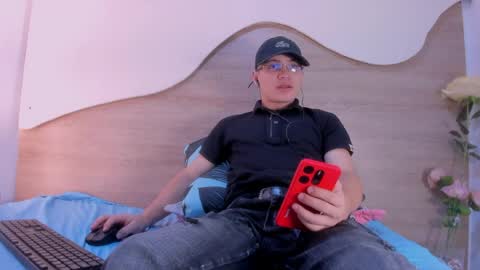 Snapshot of eytan_20 chatting on 05-22-26, 01:39 EYTAN online show from 05-22-26, 01:39