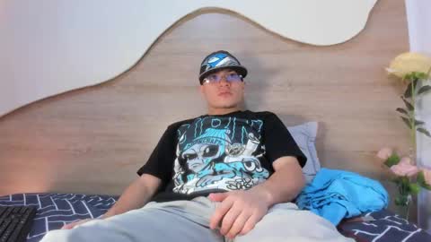 Snapshot of eytan_20 chatting on 05-24-26, 01:27 EYTAN online show from 05-24-26, 01:27