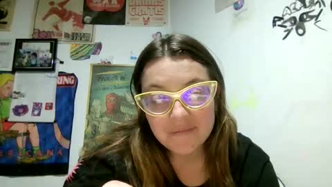 Snapshot of ezlngirl chatting on 05-19-26, 06:09 Aimee online show from 05-19-26, 06:09
