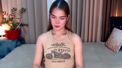 Snapshot of ezrahollywood chatting on 12-08-24, 08:09 UR SWEET EZRA online show from 12-08-24, 08:09