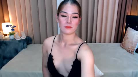 Snapshot of ezrahollywood chatting on 01-05-25, 05:20 UR SWEET EZRA online show from 01-05-25, 05:20