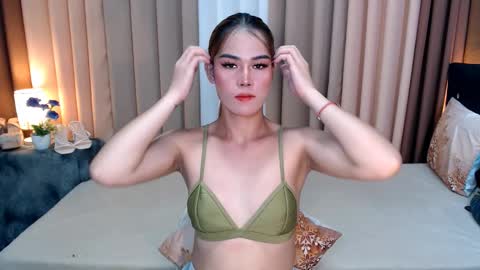 Snapshot of ezrahollywood chatting on 01-06-25, 02:58 UR SWEET EZRA online show from 01-06-25, 02:58