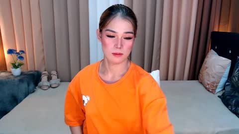 Snapshot of ezrahollywood chatting on 01-07-25, 04:05 UR SWEET EZRA online show from 01-07-25, 04:05