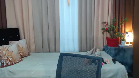 Snapshot of ezrahollywood chatting on 02-02-25, 05:42 UR SWEET EZRA online show from 02-02-25, 05:42