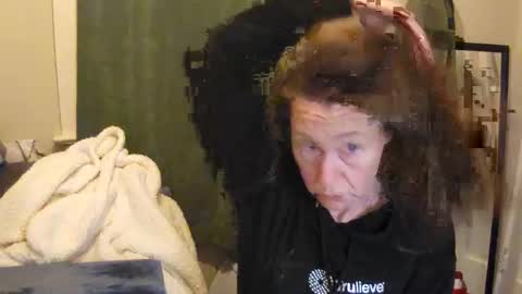 Snapshot of faberini chatting on 12-30-24, 05:15 FabOmobono online show from 12-30-24, 05:15