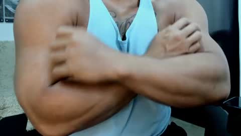 Snapshot of fabian_arango chatting on 06-17-26, 11:23 Fabian arango online show from 06-17-26, 11:23
