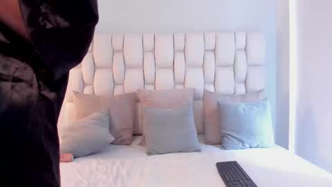 Snapshot of fabiana_rodriguez chatting on 02-25-25, 05:47 Fabi online show from 02-25-25, 05:47