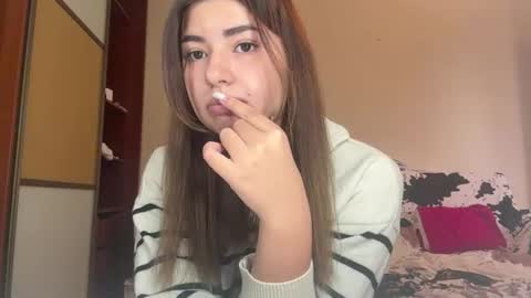 Snapshot of faebeeck chatting on 07-11-26, 10:29 Marie online show from 07-11-26, 10:29