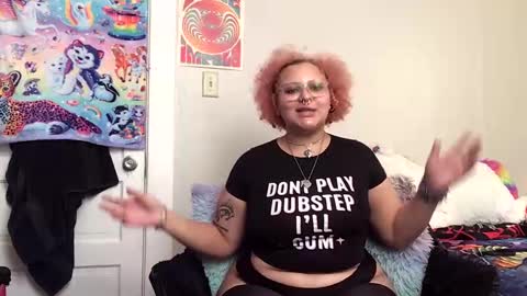 Snapshot of faemami chatting on 09-28-25, 08:03 FaeBae online show from 09-28-25, 08:03