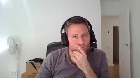 Snapshot of faer_087 chatting on 11-05-25, 10:37 faer_087 online show from 11-05-25, 10:37