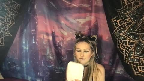 Snapshot of faexoxoxo chatting on 12-07-24, 04:36 Fae online show from 12-07-24, 04:36