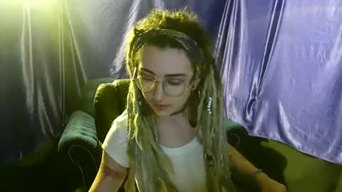 Snapshot of faexoxoxo chatting on 11-08-25, 10:48 Fae online show from 11-08-25, 10:48