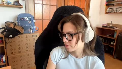 Loly online show from 04-22-26, 02:18