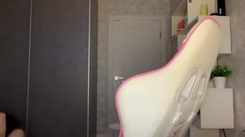 Bloom  online show from 04-13-26, 03:39