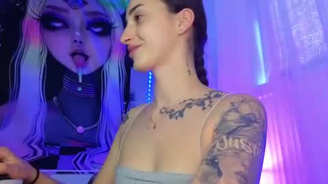 Snapshot of fairy_squirt chatting on 07-11-26, 04:32 Marrie online show from 07-11-26, 04:32