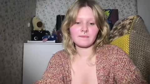 Snapshot of fairydreams_ chatting on 12-20-24, 10:11 Arisha online show from 12-20-24, 10:11