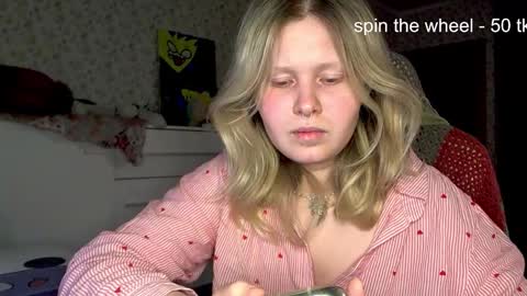 Snapshot of fairydreams_ chatting on 10-22-25, 08:19 Arisha online show from 10-22-25, 08:19