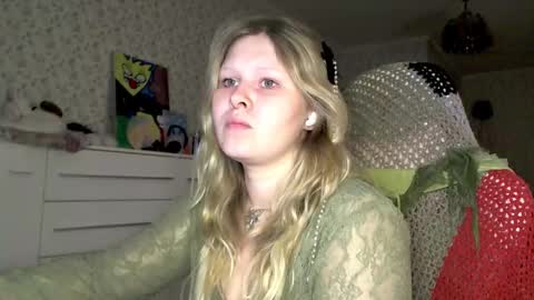 Snapshot of fairydreams_ chatting on 10-30-25, 06:52 Arisha online show from 10-30-25, 06:52