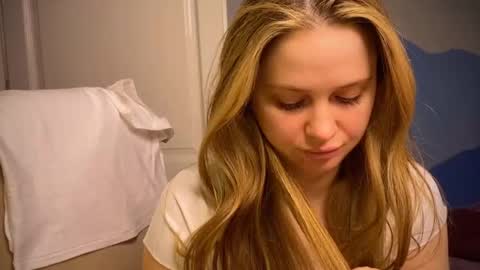 Ilona online show from 10-24-25, 10:44