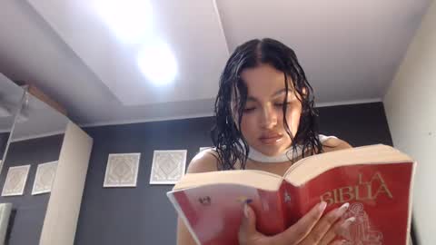 Snapshot of fairylatin chatting on 06-30-26, 06:31 fairylatin online show from 06-30-26, 06:31