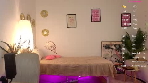 Snapshot of fairysilk chatting on 06-26-26, 06:01 Sophia online show from 06-26-26, 06:01
