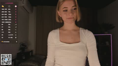 Snapshot of falinegelling chatting on 01-17-25, 04:28 Emilia online show from 01-17-25, 04:28