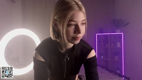 Snapshot of falinegelling chatting on 02-02-25, 04:15 Emilia online show from 02-02-25, 04:15