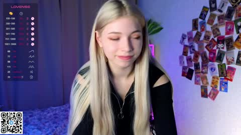 Snapshot of falinegelling chatting on 02-09-25, 04:14 Emilia online show from 02-09-25, 04:14