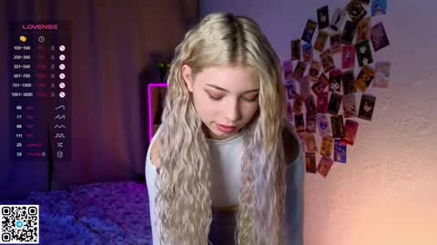 Snapshot of falinegelling chatting on 02-19-25, 04:12 Emilia online show from 02-19-25, 04:12