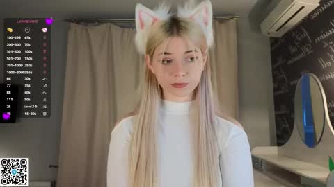 Snapshot of falinegelling chatting on 02-26-25, 04:14 Emilia online show from 02-26-25, 04:14