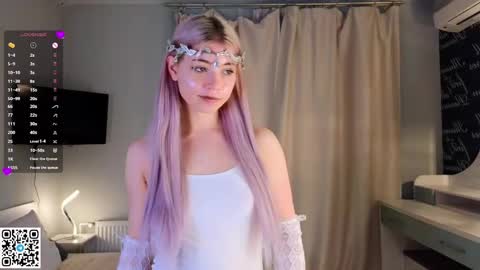 Snapshot of falinegelling chatting on 03-02-25, 04:07 Emilia online show from 03-02-25, 04:07