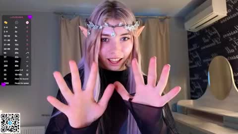 Snapshot of falinegelling chatting on 03-02-25, 07:10 Emilia online show from 03-02-25, 07:10