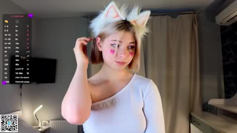 Snapshot of falinegelling chatting on 03-05-25, 10:22 Emilia online show from 03-05-25, 10:22