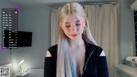 Snapshot of falinegelling chatting on 03-11-25, 04:10 Emilia online show from 03-11-25, 04:10