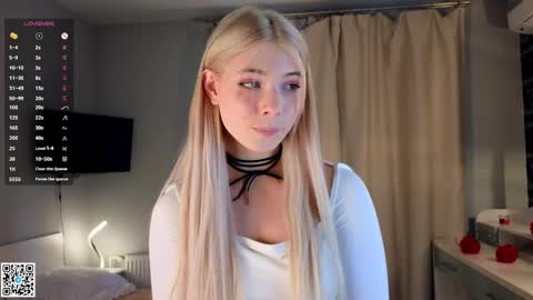Snapshot of falinegelling chatting on 03-12-25, 10:16 Emilia online show from 03-12-25, 10:16