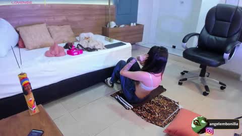 Megan    630  1330 -5 online show from 11-11-25, 12:16