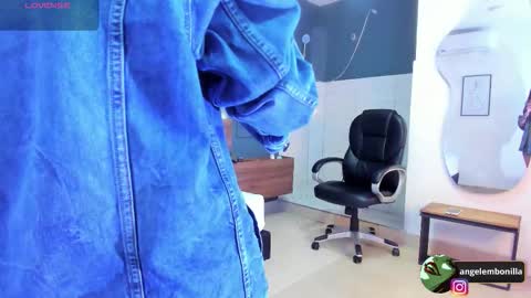 Snapshot of fallen_angel999888 chatting on 11-08-25, 12:05 Angel online show from 11-08-25, 12:05