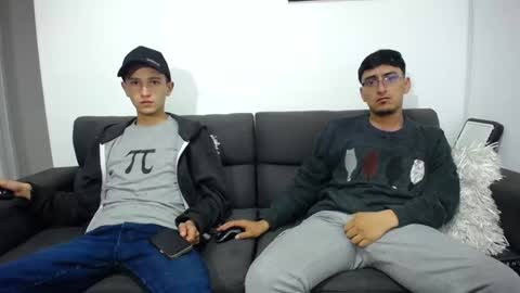 Snapshot of fallgays chatting on 12-14-24, 01:28 FallGays online show from 12-14-24, 01:28