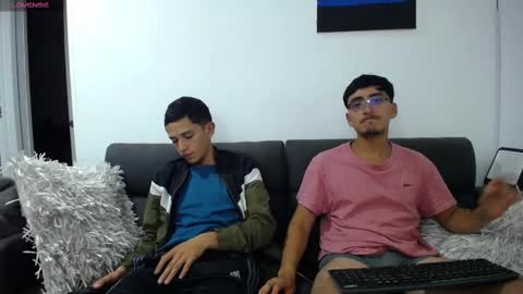 Snapshot of fallgays chatting on 02-15-25, 01:42 FallGays online show from 02-15-25, 01:42