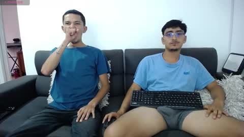 Snapshot of fallgays chatting on 02-16-25, 09:27 FallGays online show from 02-16-25, 09:27