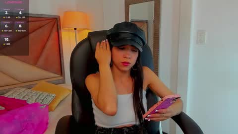 Snapshot of faloonroussel chatting on 03-08-25, 06:26 Faloon online show from 03-08-25, 06:26