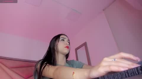 Snapshot of faloonroussel chatting on 09-26-25, 06:23 Faloon online show from 09-26-25, 06:23