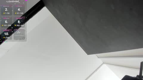 Snapshot of faloonroussel chatting on 09-28-25, 05:51 Faloon online show from 09-28-25, 05:51