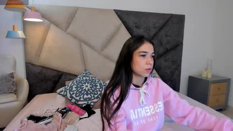 Snapshot of faloonroussel chatting on 10-03-25, 06:38 Faloon online show from 10-03-25, 06:38