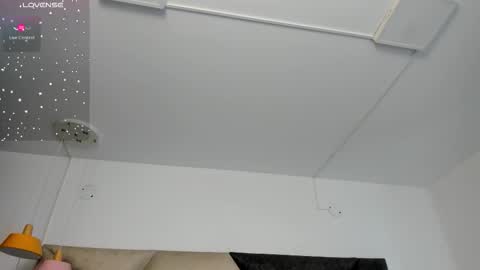 Snapshot of faloonroussel chatting on 10-20-25, 06:41 Faloon online show from 10-20-25, 06:41