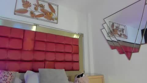 Snapshot of faloonroussel chatting on 10-26-25, 06:03 Faloon online show from 10-26-25, 06:03