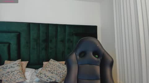 Snapshot of faloonroussel chatting on 11-04-25, 06:18 Faloon online show from 11-04-25, 06:18