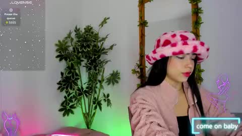 Snapshot of faloonroussel chatting on 11-15-25, 12:41 Faloon online show from 11-15-25, 12:41