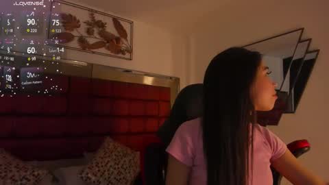 Snapshot of faloonroussel chatting on 11-17-25, 06:24 Faloon online show from 11-17-25, 06:24