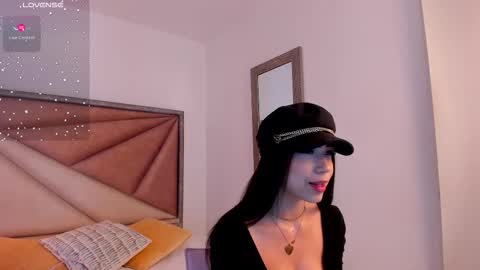 Snapshot of faloonroussel chatting on 12-18-25, 01:00 Faloon online show from 12-18-25, 01:00